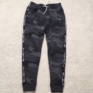 Abercrombie & Fitch XS Camouflage Sweatpants NWT